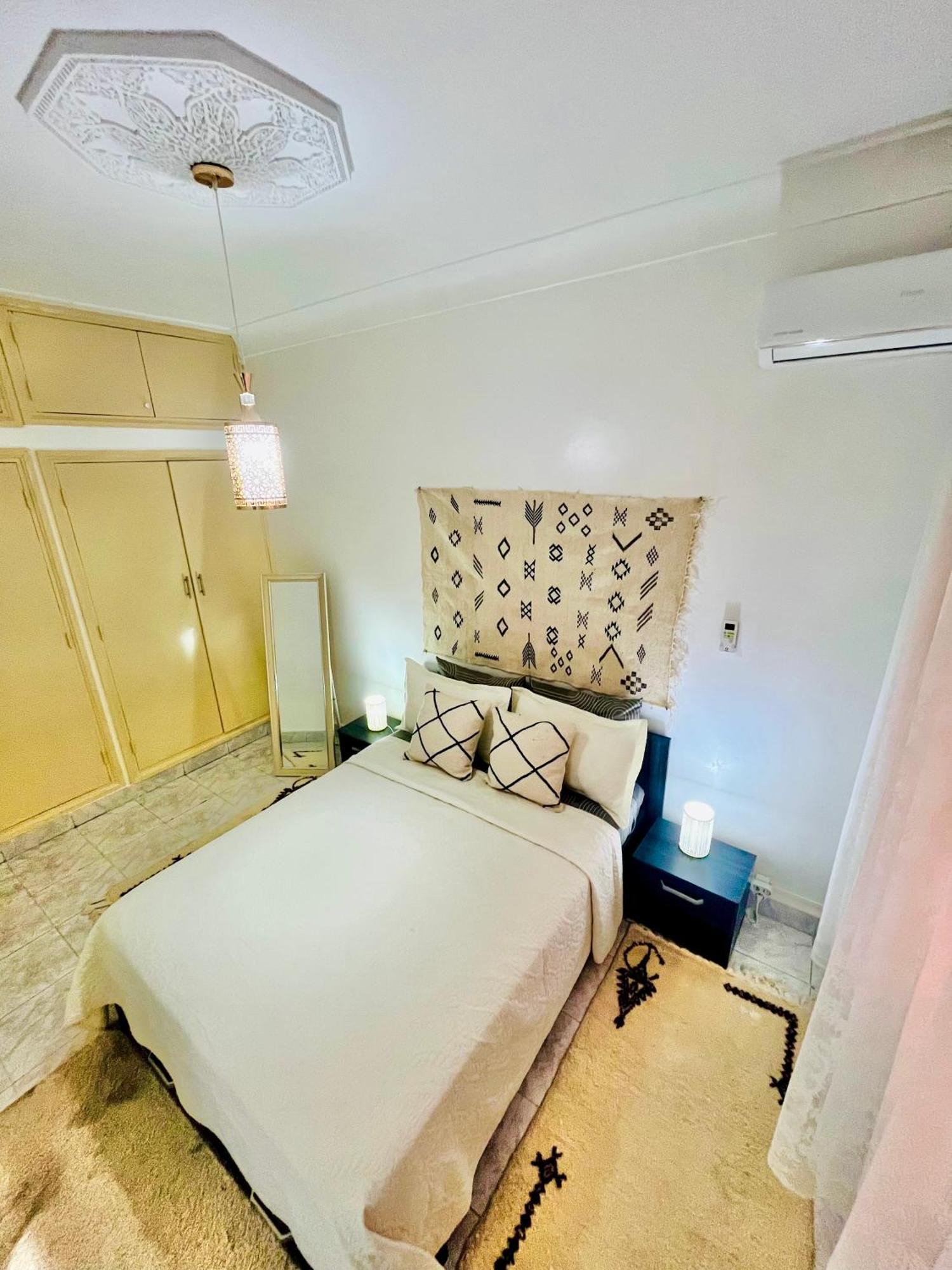 Apartment With Ac, Patio And Rooftop Appartement Climatise Avec Patio Et Toit Terrasse Marrakesh Buitenkant foto
