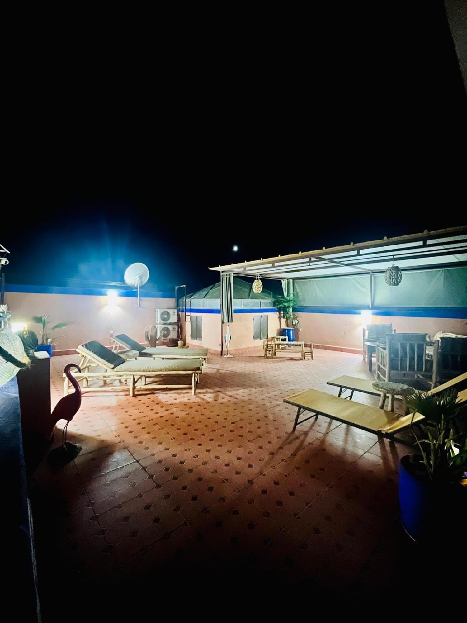 Apartment With Ac, Patio And Rooftop Appartement Climatise Avec Patio Et Toit Terrasse Marrakesh Buitenkant foto