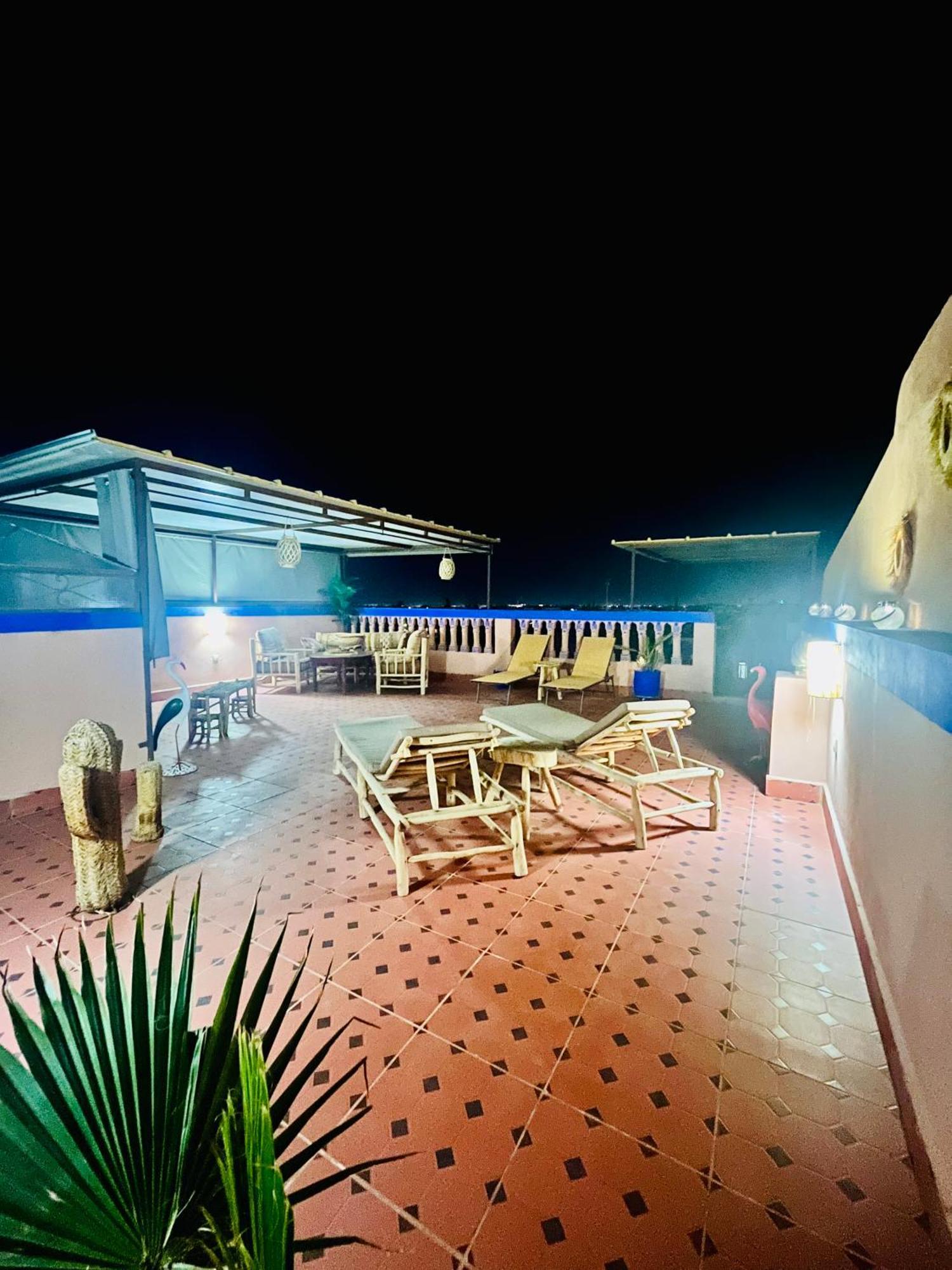 Apartment With Ac, Patio And Rooftop Appartement Climatise Avec Patio Et Toit Terrasse Marrakesh Buitenkant foto